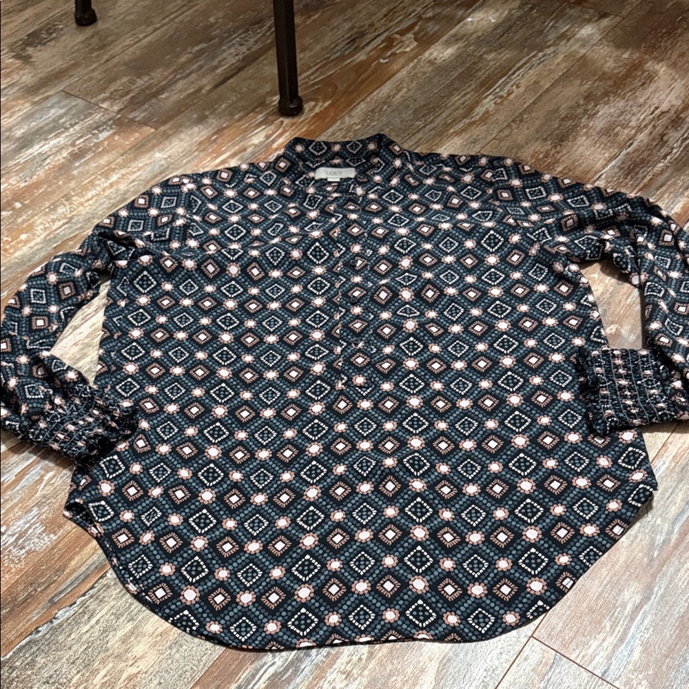 LOFT  outlet Pink  and green Geometric quarter button down size small